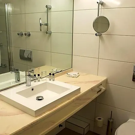 מלון Relexa Airport Duesseldorf/ratingen 4*