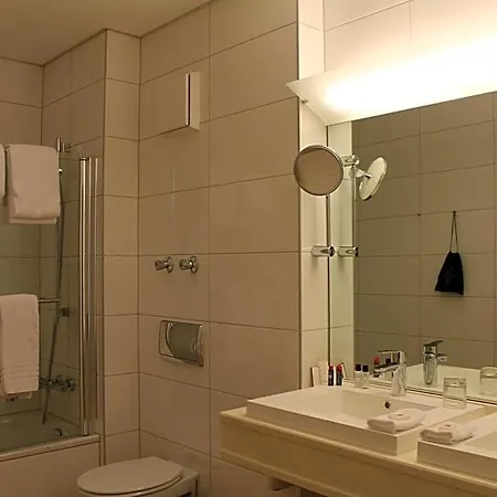 מלון Relexa Airport Duesseldorf/ratingen 4*